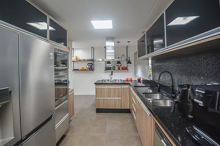 Apartamento à venda com 242m², 4 quartos e 3 vagas Apartamento à venda com 242m², 4 quartos e 3 vagasCozinha