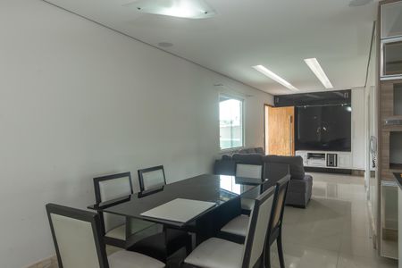 Casa para alugar com 100m², 3 quartos e 1 vaga Casa para alugar com 100m², 3 quartos e 1 vagaSala