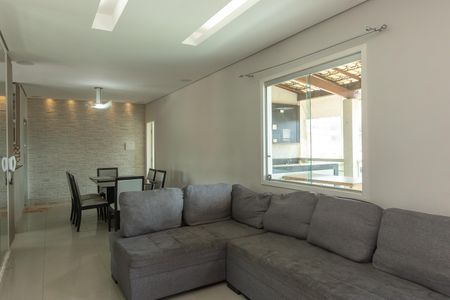 Casa para alugar com 100m², 3 quartos e 1 vaga Casa para alugar com 100m², 3 quartos e 1 vagaSala