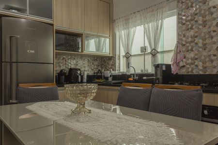 Casa à venda com 110m², 3 quartos e 2 vagas Casa à venda com 110m², 3 quartos e 2 vagasCozinha