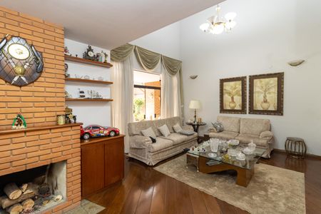 Casa à venda com 380m², 3 quartos e 5 vagas Casa à venda com 380m², 3 quartos e 5 vagasSala