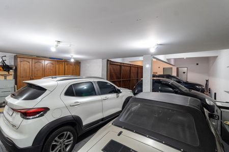Casa à venda com 380m², 3 quartos e 5 vagas Casa à venda com 380m², 3 quartos e 5 vagasGaragem