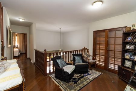 Casa à venda com 380m², 3 quartos e 5 vagas Casa à venda com 380m², 3 quartos e 5 vagasCorredor - Quartos