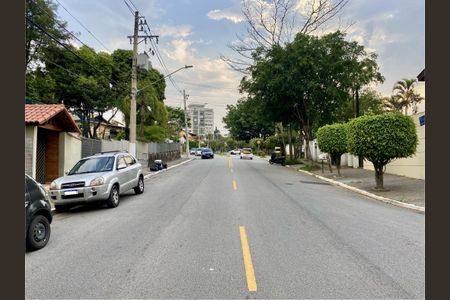 Casa à venda com 380m², 3 quartos e 5 vagas Casa à venda com 380m², 3 quartos e 5 vagasVista da Rua