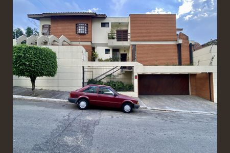 Casa à venda com 380m², 3 quartos e 5 vagas Casa à venda com 380m², 3 quartos e 5 vagasFachada