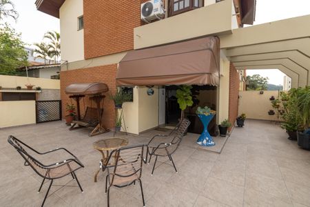 Casa à venda com 380m², 3 quartos e 5 vagas Casa à venda com 380m², 3 quartos e 5 vagasQuintal