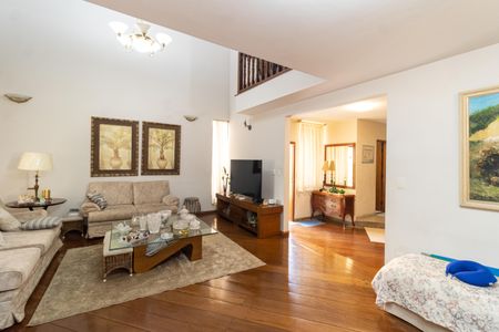 Casa à venda com 380m², 3 quartos e 5 vagas Casa à venda com 380m², 3 quartos e 5 vagasSala