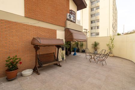 Casa à venda com 380m², 3 quartos e 5 vagas Casa à venda com 380m², 3 quartos e 5 vagasQuintal