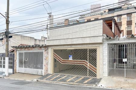 Casa à venda com 202m², 3 quartos e 2 vagasFachada + Placa