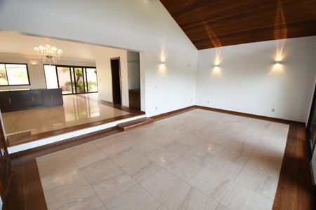 Sala 1 de casa de condomínio para alugar com 4 quartos, 487m² em Jardim Botânico (sousas), Campinas