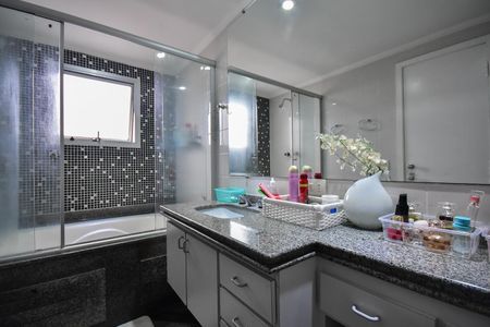 Apartamento à venda com 173m², 4 quartos e 3 vagasBanheiro Suíte 2