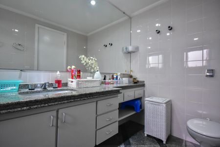 Apartamento à venda com 173m², 4 quartos e 3 vagasBanheiro Suíte 2