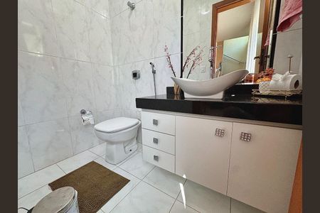 Casa à venda com 253m², 3 quartos e 4 vagas