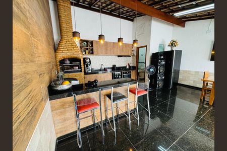 Casa à venda com 253m², 3 quartos e 4 vagas
