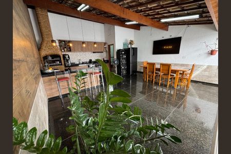 Casa à venda com 3 quartos, 253m² em Santa Amelia, Belo Horizonte