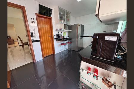 Casa à venda com 253m², 3 quartos e 4 vagas