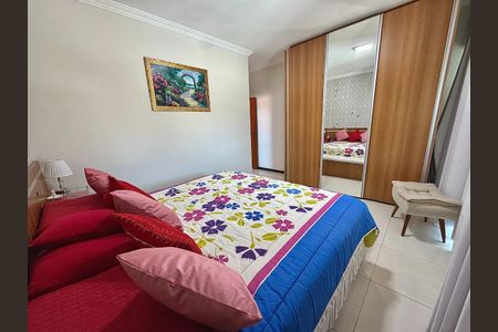 Casa à venda com 253m², 3 quartos e 4 vagas