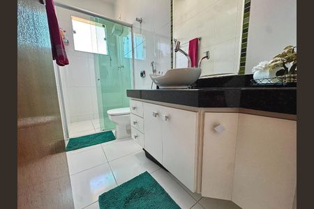 Casa à venda com 253m², 3 quartos e 4 vagas