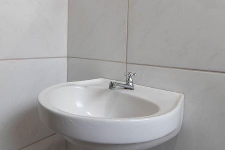 Banheiro de apartamento para alugar com 1 quarto, 51m² em Partenon, Porto Alegre