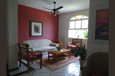 Casa à venda com 3 quartos, 235m² em Piratininga, Niterói