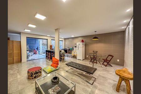 Sala de casa para alugar com 4 quartos, 135m² em Santa Teresa, Rio de Janeiro