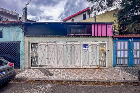 Casa à venda com 315m², 3 quartos e 8 vagas Casa à venda com 315m², 3 quartos e 8 vagasFachada