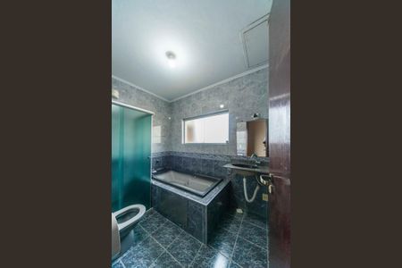 Casa à venda com 315m², 3 quartos e 8 vagas Casa à venda com 315m², 3 quartos e 8 vagasBanheiro Social