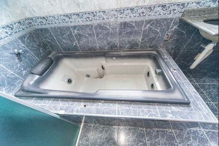 Casa à venda com 315m², 3 quartos e 8 vagas Casa à venda com 315m², 3 quartos e 8 vagasBanheiro Social