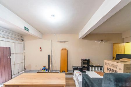 Casa à venda com 315m², 3 quartos e 8 vagas Casa à venda com 315m², 3 quartos e 8 vagasGaragem