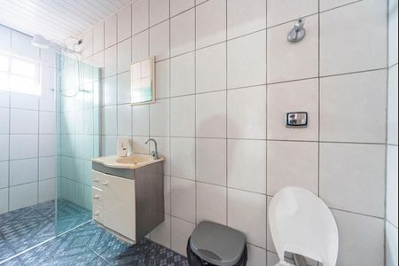 Casa à venda com 315m², 3 quartos e 8 vagas Casa à venda com 315m², 3 quartos e 8 vagasBanheiro da Edícula