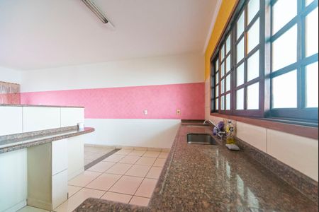 Casa à venda com 315m², 3 quartos e 8 vagas Casa à venda com 315m², 3 quartos e 8 vagasCozinha