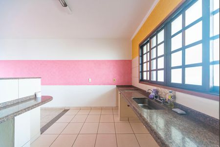 Casa à venda com 315m², 3 quartos e 8 vagas Casa à venda com 315m², 3 quartos e 8 vagasCozinha