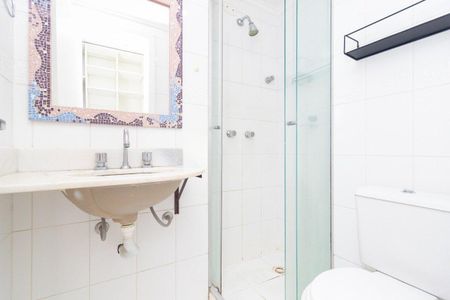 Banheiro de apartamento para alugar com 1 quarto, 45m² em Menino Deus, Porto Alegre