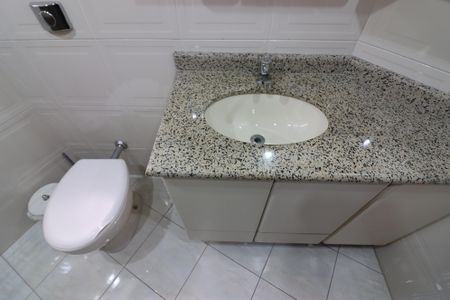 Apartamento à venda com 81m², 2 quartos e 2 vagasBanheiro da Suíte