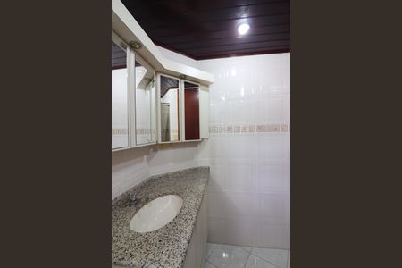 Apartamento à venda com 81m², 2 quartos e 2 vagasBanheiro da Suíte