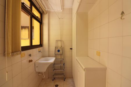 Apartamento à venda com 81m², 2 quartos e 2 vagasÁrea de Serviço