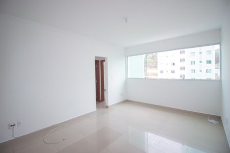 Sala de apartamento à venda com 2 quartos, 68m² em Cabral, Contagem