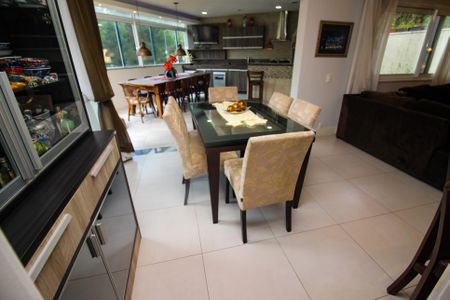 Casa de condomínio para alugar com 218m², 4 quartos e 2 vagasSala de Jantar