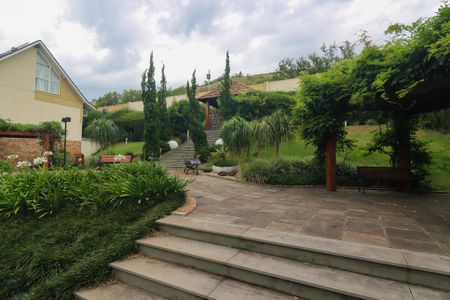 Casa de condomínio para alugar com 218m², 4 quartos e 2 vagasÁrea comum - jardim