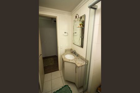 Casa de condomínio para alugar com 218m², 4 quartos e 2 vagasBanheiro Social