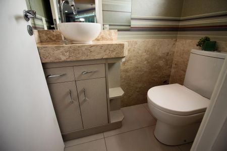 Casa de condomínio para alugar com 218m², 4 quartos e 2 vagasLavabo