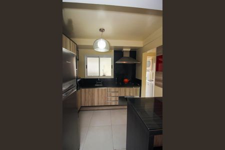 Casa de condomínio para alugar com 218m², 4 quartos e 2 vagasCozinha