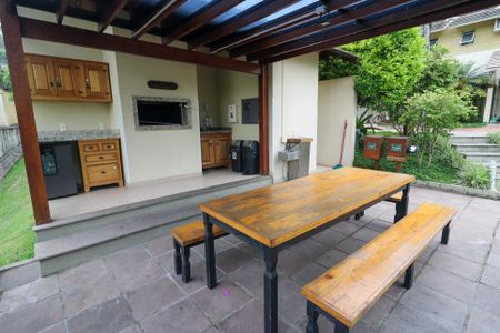 Casa de condomínio para alugar com 218m², 4 quartos e 2 vagasÁrea comum - Churrasqueira