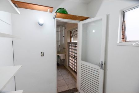 Apartamento à venda com 69m², 2 quartos e 1 vaga Apartamento à venda com 69m², 2 quartos e 1 vagaQuarto de Serviço