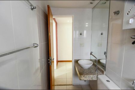 Apartamento à venda com 69m², 2 quartos e 1 vaga Apartamento à venda com 69m², 2 quartos e 1 vagaBanheiro Social
