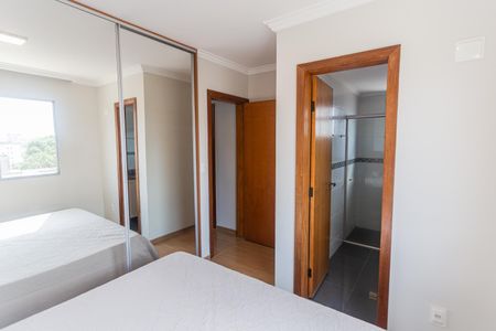 Apartamento à venda com 79m², 3 quartos e 2 vagas Apartamento à venda com 79m², 3 quartos e 2 vagasSuíte