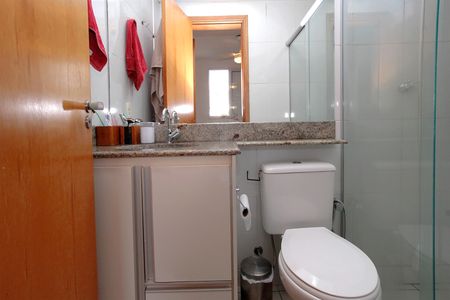 Apartamento à venda com 83m², 3 quartos e 2 vagasBanheiro da Suíte