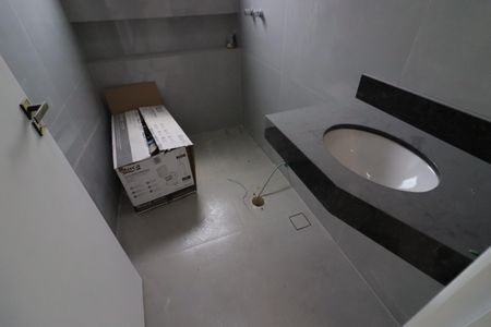 Casa à venda com 150m², 3 quartos e 4 vagasBanheiro da Suíte 1