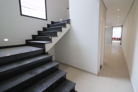 Casa à venda com 150m², 3 quartos e 4 vagasEscada