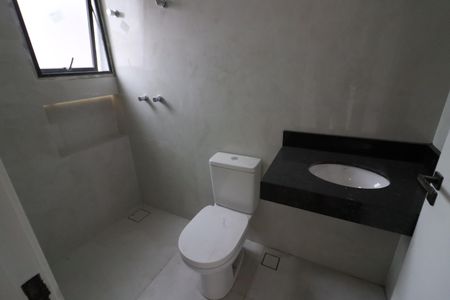 Casa à venda com 150m², 3 quartos e 4 vagasBanheiro da Suíte 2